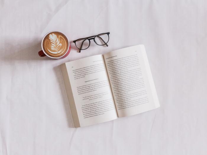 Rekomendasi Novel Cinta yang Bikin Baper
